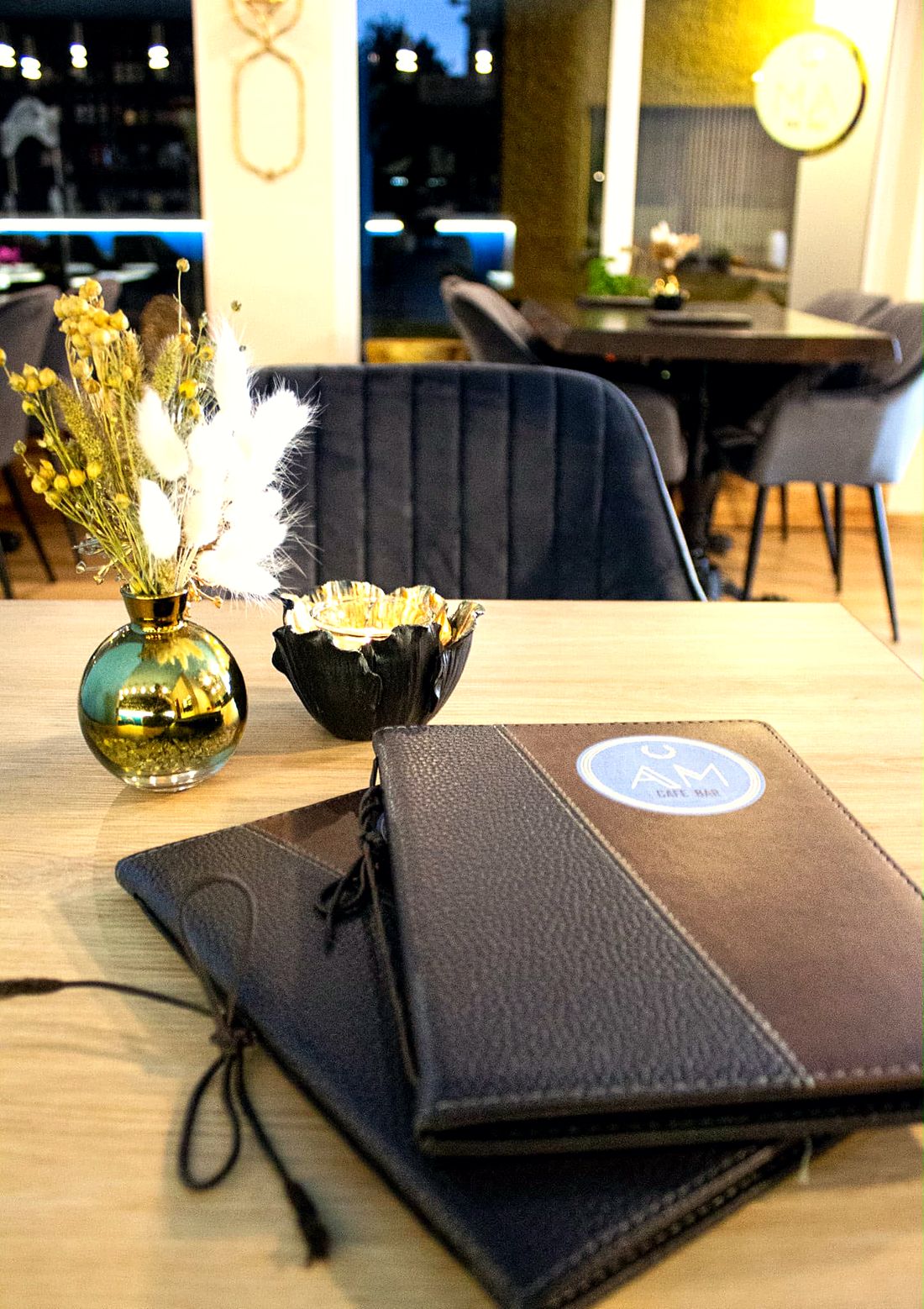 Loungebereich im Café AM in Illertissen