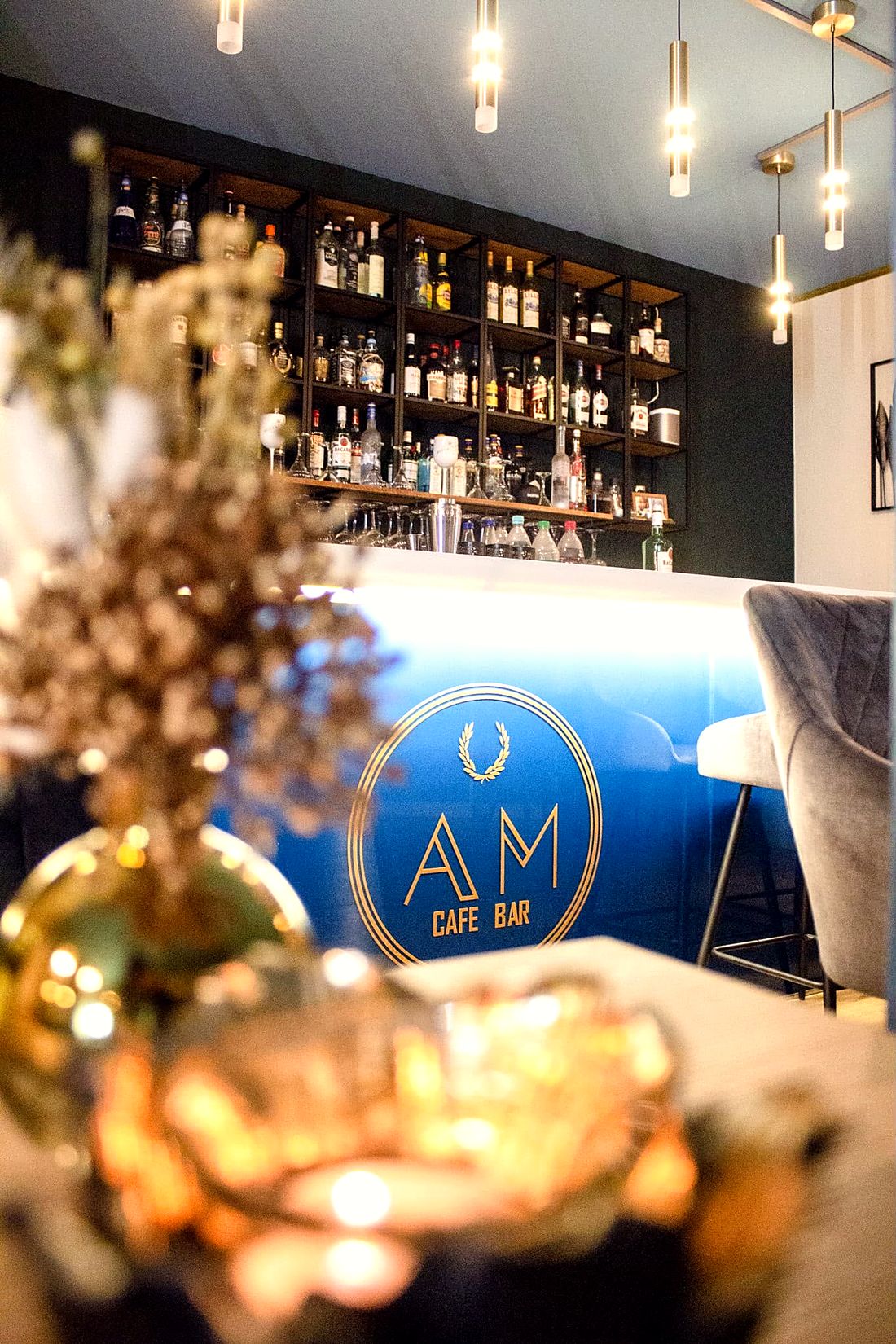Grünes Ambiente im Café AM in Illertissen