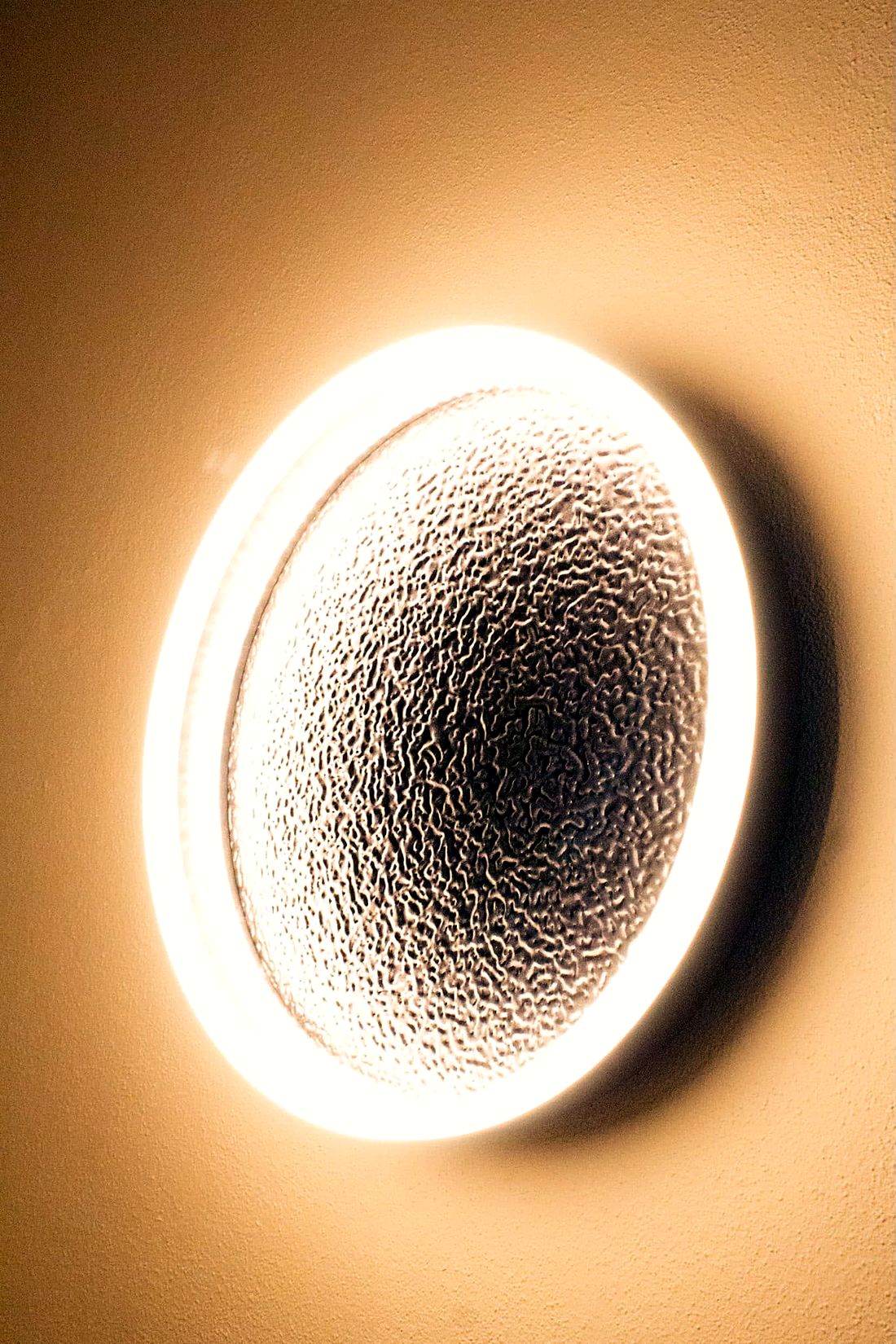 Warmes Licht im Café AM in Illertissen